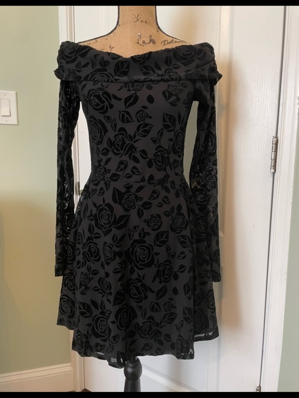 Wild fable Black Floral Velvet  Strapless Dress